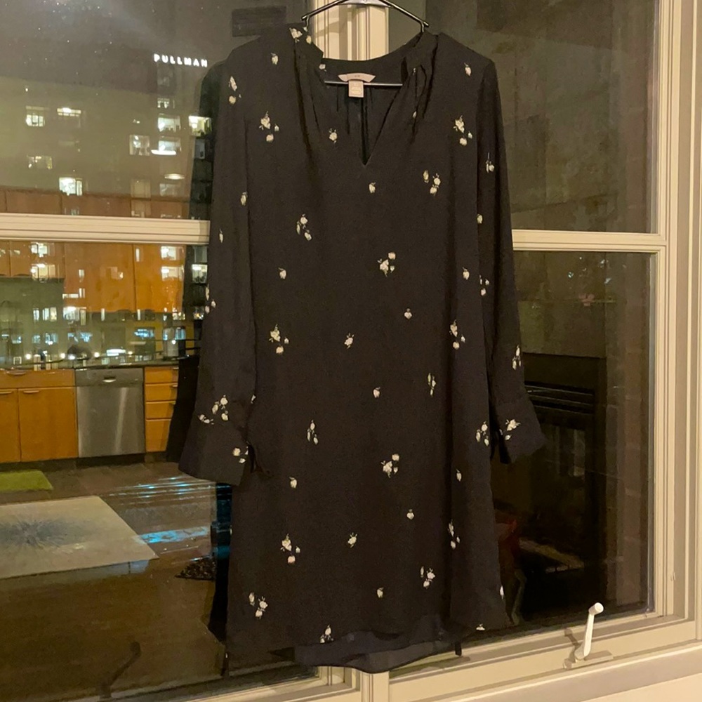 H&M floral dark blue navy dress long sleeve with tied inner laced belt.